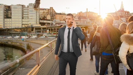 affärsman i telefonsamtal