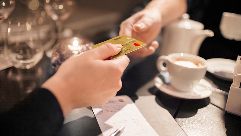 kortbetalning på restaurang