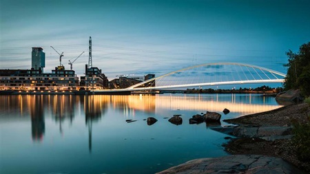 Vi hjälper internationella företag i alla storlekar med finansiella lösningar och har ett erfaret team av rådgivare som har både internationell och lokal finansiell expertis.